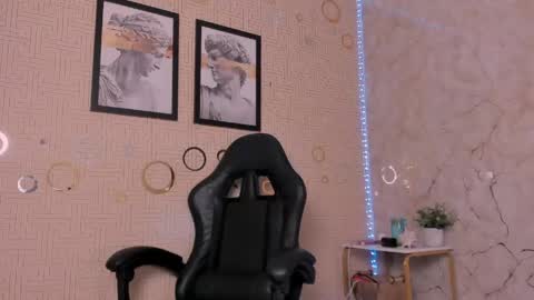 Mia online show from 10, 5, 2026