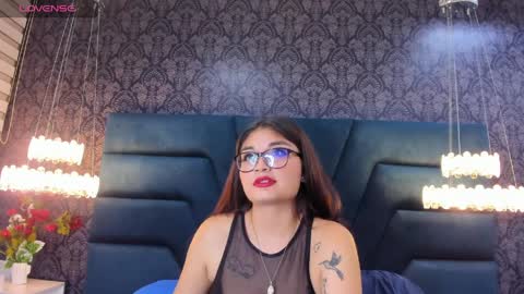 Snapshot of mia_greyyy chatting on 5, 4, 2026 Mia Grey online show from 5, 4, 2026