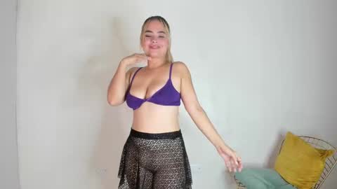 Mia online show from 8, 1, 2025