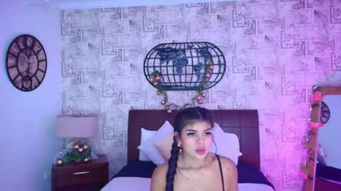 Mia online show from 6, 12, 2024