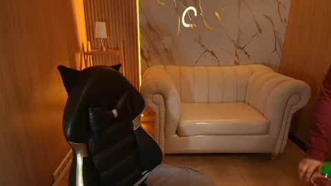 Mia online show from 8, 10, 2025