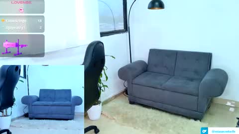 Snapshot of mia_hotwife chatting on 8, 1, 2026 Mia.... Nice to meet you thumb up me please its important online show from 8, 1, 2026