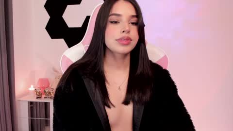 Snapshot of mia_johnsonll chatting on 10, 12, 2024 Lau online show from 10, 12, 2024