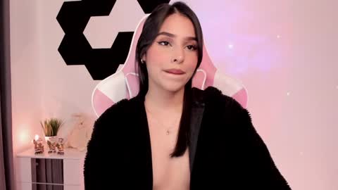 Snapshot of mia_johnsonll chatting on 21, 12, 2024 Lau online show from 21, 12, 2024