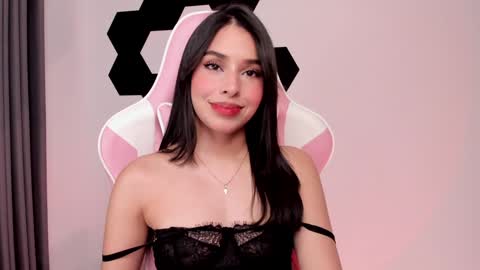 Snapshot of mia_johnsonll chatting on 4, 1, 2025 Lau online show from 4, 1, 2025