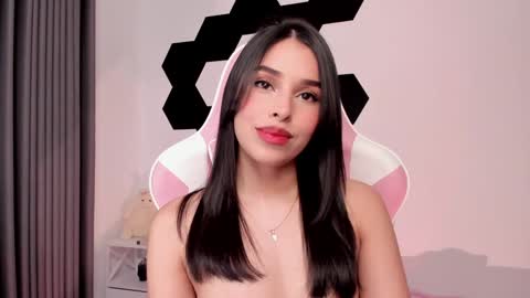 Snapshot of mia_johnsonll chatting on 12, 1, 2025 Lau online show from 12, 1, 2025