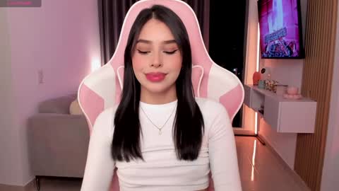 Snapshot of mia_johnsonll chatting on 14, 1, 2025 Lau online show from 14, 1, 2025