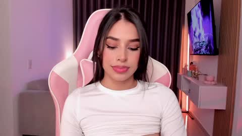 Snapshot of mia_johnsonll chatting on 18, 1, 2025 Lau online show from 18, 1, 2025