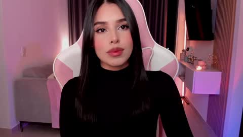 Snapshot of mia_johnsonll chatting on 22, 1, 2025 Lau online show from 22, 1, 2025