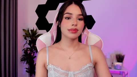 Snapshot of mia_johnsonll chatting on 2, 2, 2025 Lau online show from 2, 2, 2025