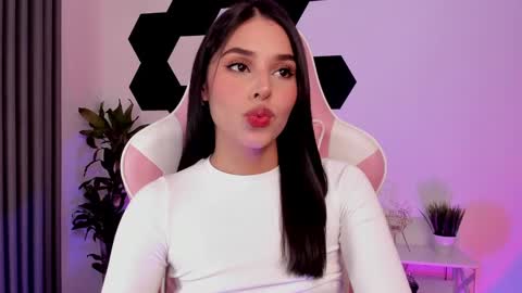 Snapshot of mia_johnsonll chatting on 13, 2, 2025 Lau online show from 13, 2, 2025