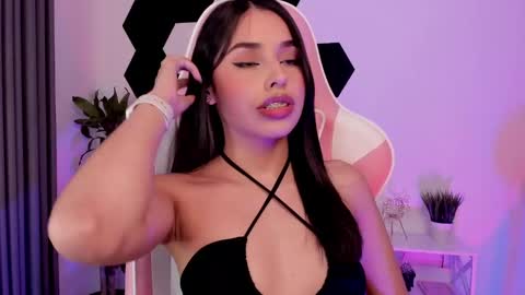 Snapshot of mia_johnsonll chatting on 28, 2, 2025 Lau online show from 28, 2, 2025