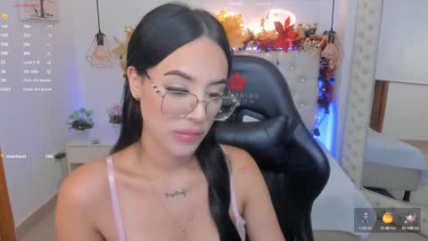 Snapshot of mia_jonnees chatting on 4, 12, 2024 online show from 4, 12, 2024