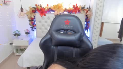 Snapshot of mia_jonnees chatting on 5, 12, 2024 online show from 5, 12, 2024