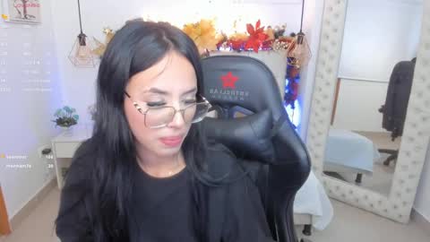 Snapshot of mia_jonnees chatting on 12, 12, 2024 online show from 12, 12, 2024