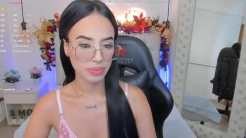 Snapshot of mia_jonnees chatting on 23, 12, 2024 online show from 23, 12, 2024