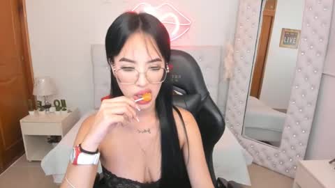 Snapshot of mia_jonnees chatting on 10, 1, 2025 online show from 10, 1, 2025