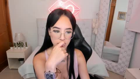 Snapshot of mia_jonnees chatting on 14, 1, 2025 online show from 14, 1, 2025