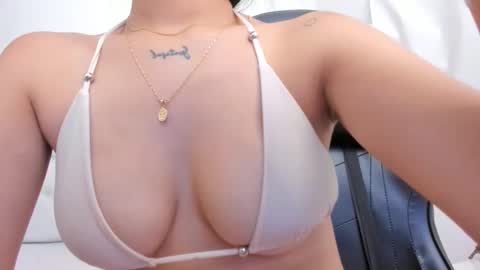 Snapshot of mia_jonnees chatting on 16, 1, 2025 online show from 16, 1, 2025