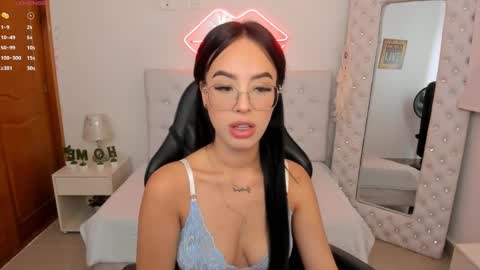 Snapshot of mia_jonnees chatting on 24, 1, 2025 online show from 24, 1, 2025