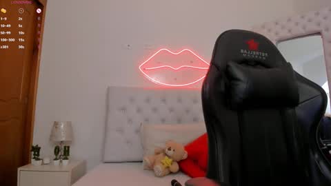Snapshot of mia_jonnees chatting on 27, 1, 2025 online show from 27, 1, 2025