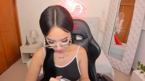 Snapshot of mia_jonnees chatting on 6, 2, 2025 online show from 6, 2, 2025