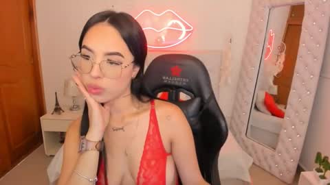 Snapshot of mia_jonnees chatting on 8, 2, 2025 online show from 8, 2, 2025