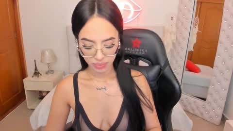 Snapshot of mia_jonnees chatting on 12, 2, 2025 online show from 12, 2, 2025