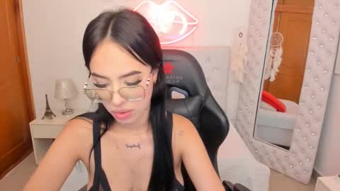 Snapshot of mia_jonnees chatting on 12, 2, 2025 online show from 12, 2, 2025