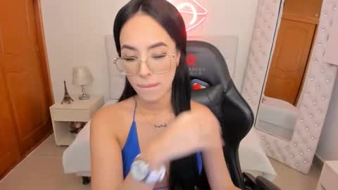Snapshot of mia_jonnees chatting on 20, 2, 2025 online show from 20, 2, 2025