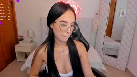 Snapshot of mia_jonnees chatting on 6, 3, 2025 online show from 6, 3, 2025