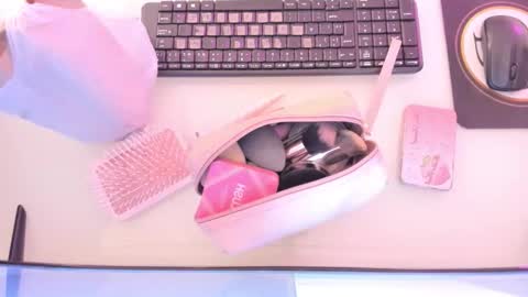 Snapshot of mia_jonnees chatting on 2, 10, 2025 online show from 2, 10, 2025