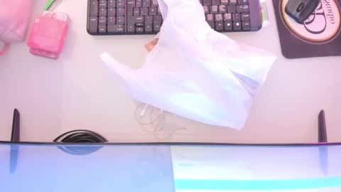 Snapshot of mia_jonnees chatting on 7, 10, 2025 online show from 7, 10, 2025