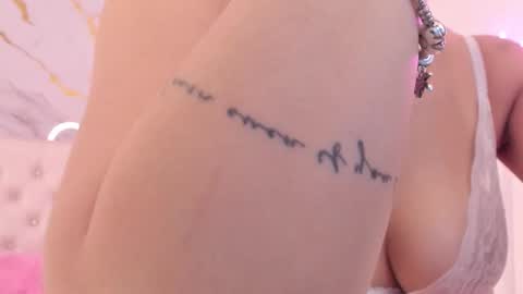 Snapshot of mia_jonnees chatting on 15, 10, 2025 online show from 15, 10, 2025