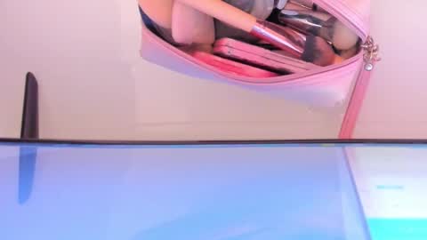 Snapshot of mia_jonnees chatting on 18, 10, 2025 online show from 18, 10, 2025