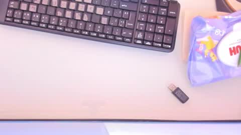 Snapshot of mia_jonnees chatting on 25, 10, 2025 online show from 25, 10, 2025