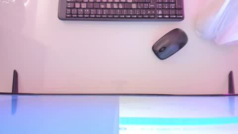 Snapshot of mia_jonnees chatting on 28, 10, 2025 online show from 28, 10, 2025