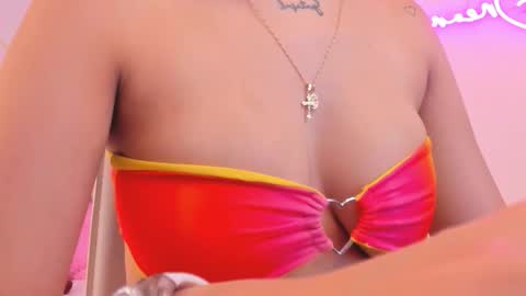 Snapshot of mia_jonnees chatting on 30, 10, 2025 online show from 30, 10, 2025