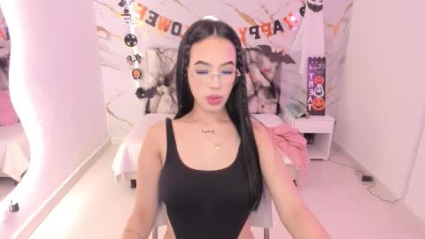 Snapshot of mia_jonnees chatting on 31, 10, 2025 online show from 31, 10, 2025