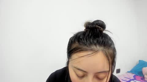 mia kaneee online show from 12, 12, 2024