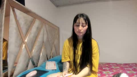 mia kaneee online show from 13, 12, 2025