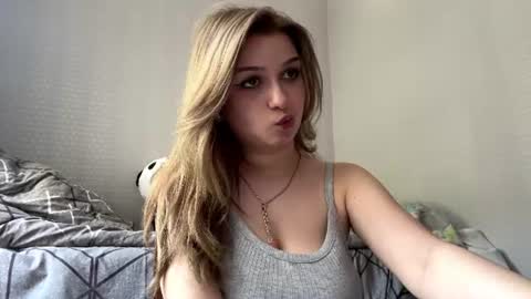 Snapshot of mia_livy chatting on 13, 6, 2026 Miaaa online show from 13, 6, 2026