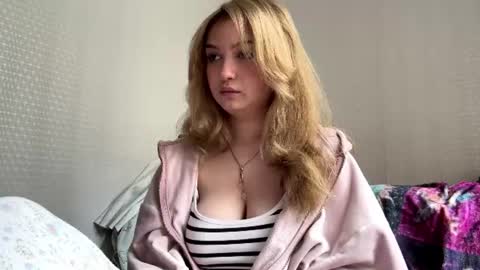 Snapshot of mia_livy chatting on 28, 6, 2026 Miaaa online show from 28, 6, 2026