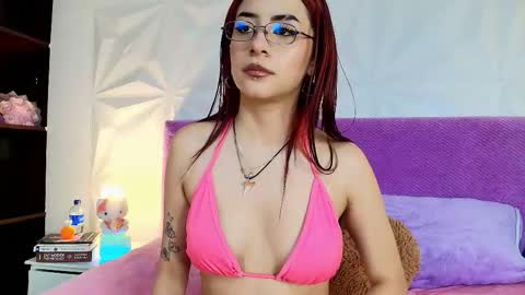 Snapshot of mia_lou_ chatting on 26, 9, 2025 Mia online show from 26, 9, 2025