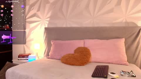 Snapshot of mia_lou_ chatting on 23, 10, 2025 Mia online show from 23, 10, 2025