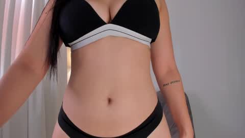 Snapshot of mia_love__ chatting on 16, 4, 2026 MIA LOVE online show from 16, 4, 2026