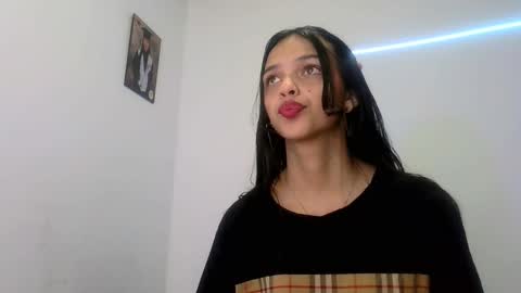 Snapshot of mia_lucy_21 chatting on 3, 11, 2025 mia lucy 21 online show from 3, 11, 2025