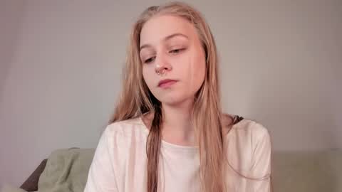 Snapshot of mia_meows chatting on 13, 3, 2026 Mia here Appreciate your support online show from 13, 3, 2026