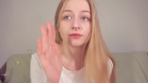 Snapshot of mia_meows chatting on 9, 4, 2026 Mia here Appreciate your support online show from 9, 4, 2026