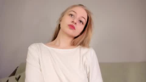 Snapshot of mia_meows chatting on 10, 4, 2026 Mia here Appreciate your support online show from 10, 4, 2026